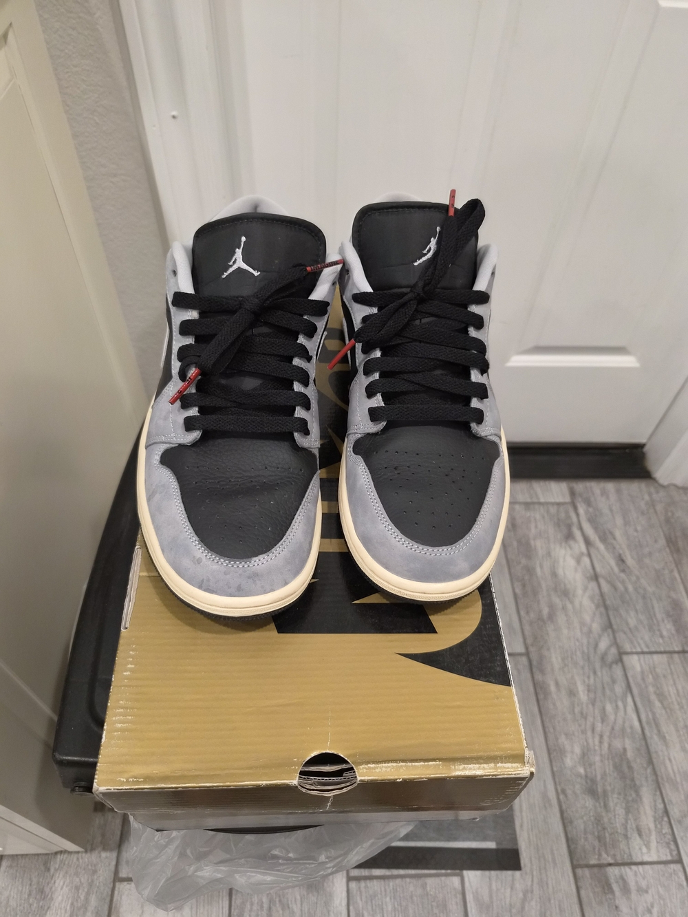 Jordan 1 Low Retro Black and Gray Men’s Sneakers $35 Used 9.5 Sz